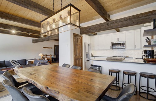 Big Sky Condo | New Reno Ski In/Out Lux Modern Duplex w/Private Hot Tub, Heated Garage, Views