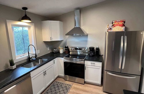 Savage House | New Renovated-4BR-King Beds in Savage/Home Theatre