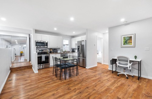 Winnipeg House | New Renovated Home With Jacuzzi