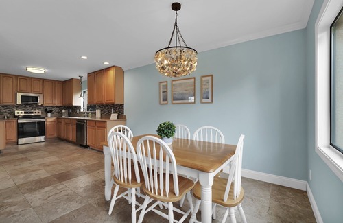 Jacksonville House | New rental house less than 2 blocks from the beach!