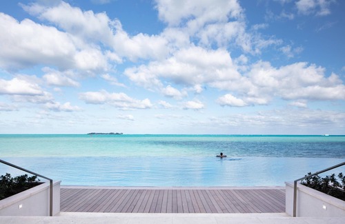 Nassau Resort | New Resort! Ocean Front Suite Perfect for Families or Couples Traveling Together