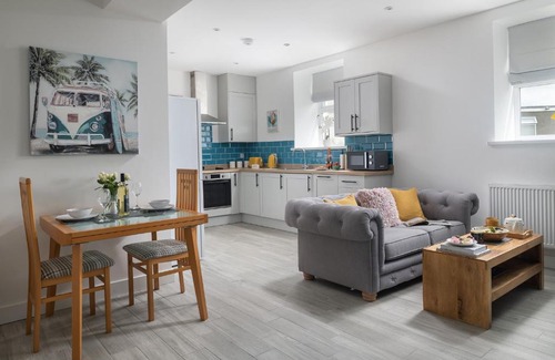 Penygroes House | NEW Romantic, dog friendly hideaway, Snowdon views