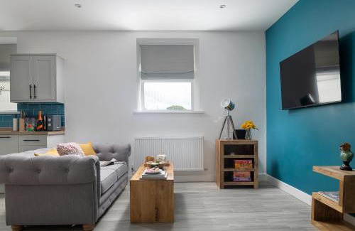 Penygroes House | NEW Romantic, dog friendly hideaway, Snowdon views