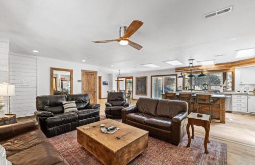 McCall House | New! Rustic Retreat - Near downtown, parks & hospital - Hot tub - 5 bd