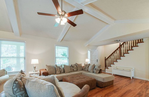Bellevue House | NEW Secluded Pool Home 20 Mins to DWTN!
