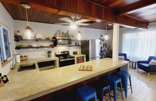 Ladyville House | NEW Secured & Gated Modern Home w/ ACs, NetFlix , WiFi - 7 min to Airport
