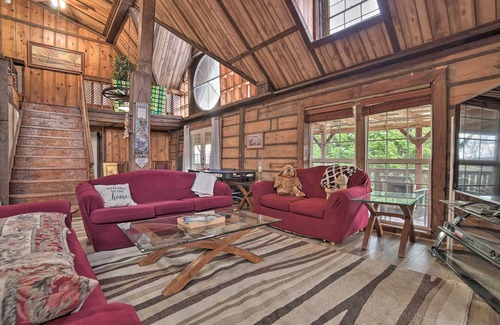 Sevierville Cabin | NEW! Sevierville Countryside Getaway w/ 2 Decks!