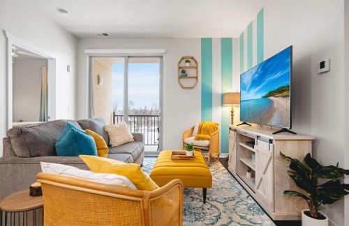 Traverse City House | NEW Shoreline 401 2BR Condo Near Downtown and Bay