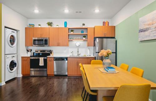 Traverse City House | NEW Shoreline 401 2BR Condo Near Downtown and Bay