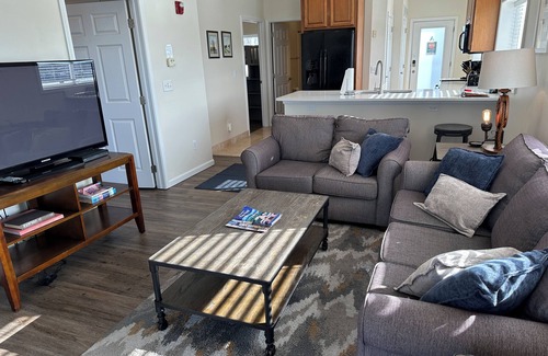 Gypsum Condo | NEW spacious 2 BR/2 BA w. pool, dockage available, bar