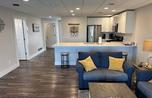 Gypsum Condo | NEW spacious 2 BR/2 BA w. pool, dockage available, bar