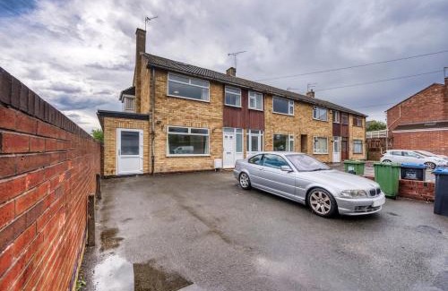 Royal Leamington Spa House | NEW! Spacious 4 bedroom 4BR with Private Parking near city Centre