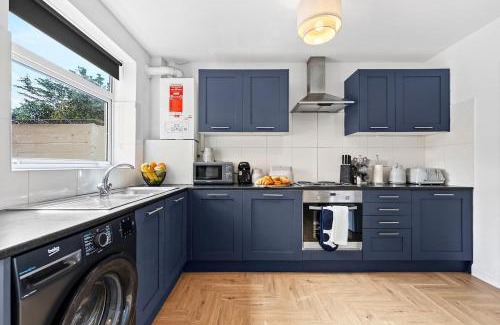 Royal Leamington Spa House | NEW! Spacious 4 bedroom 4BR with Private Parking near city Centre