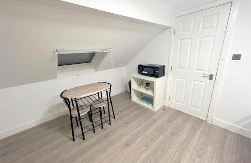 The Wrythe House | New Spacious 7-bedroom house in Sutton (S London)