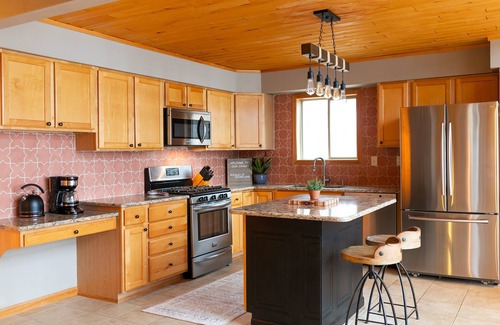 Spooner House | NEW Spacious Lake Chalet+Hot Tub