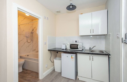 London Borough of Bromley Apartment | *New Studio* Zone 6 Cheslfield 2