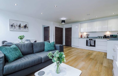 Old Trafford Apartment | NEW! Stylish apartment, amazing location, sleeps 4