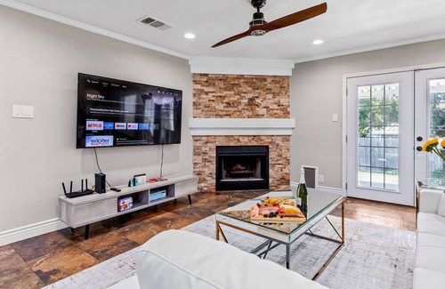 Heritage House | NEW! Stylish home close to BMT/Seaworld/Lackland