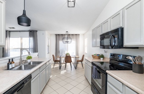 Noblesville House | NEW! Stylish Ranch near Grand Park/Westfield w/all the Extras! Sleeps 10!