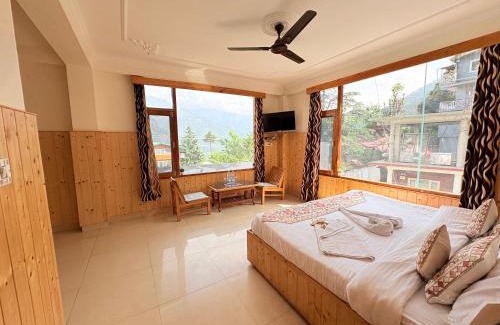 Manali Hotel | New Suraj Inn - Nestled near Hidimba Temple ! Rooftop Cafe With Hampta View ! Private Parking