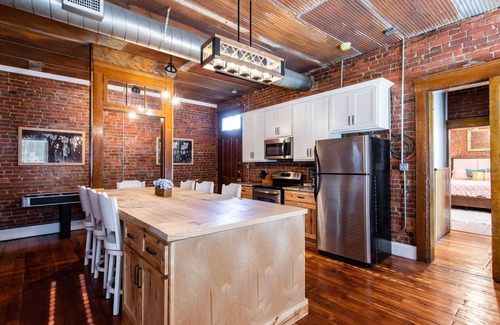Shelby Park House | New! The Old Timer - 5BR/4.5BA - Hot Tub! Historic!