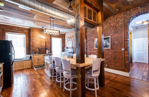 Shelby Park House | New! The Old Timer - 5BR/4.5BA - Hot Tub! Historic!
