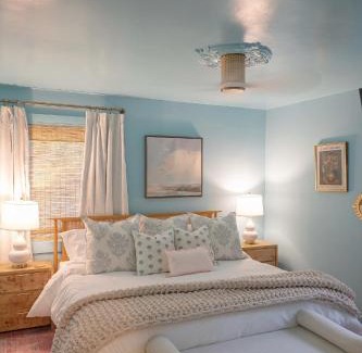 North Charleston House | NEW! The Spoonbill House - 2 Kings 1 Full, 10 Minutes to Downtown, 10 minutes to Airport