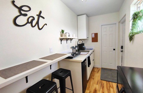Bridgeford Crossing Apartment | NEW Tiny Studio with Kitchen. 25 min to theme parks.