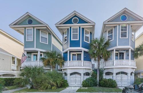Bonito Boathouses House | New to rental market! Overlooking marina on Fripp Island