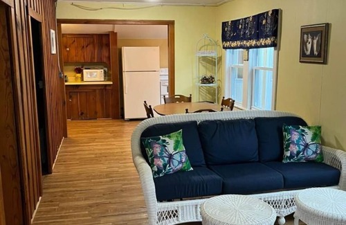 Hampton Cottage | New to VRBO! Cute 2 bedroom cottage just steps from the beach!