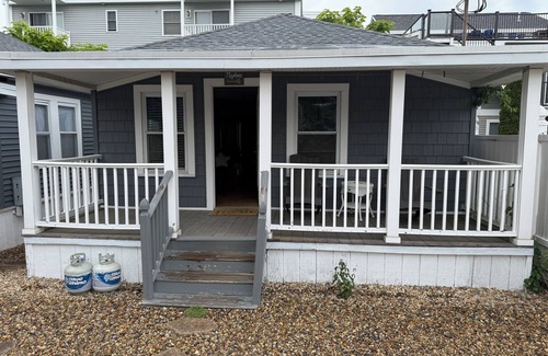 Hampton Cottage | New to VRBO! Cute 2 bedroom cottage just steps from the beach!