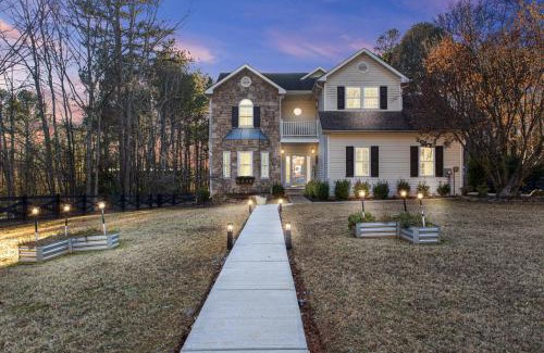 Jefferson House | New to Vrbo Jefferson Poolside Escape w pool
