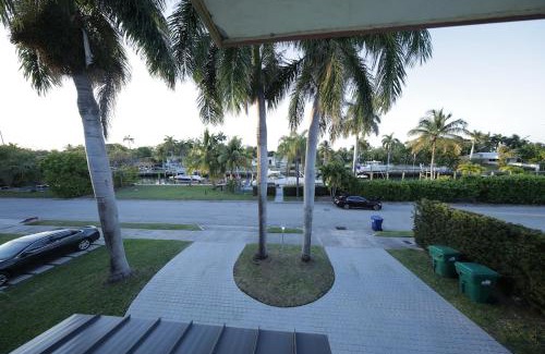 Seybold Villa | New! Upscale Modern waterfront apartment 3BR 3BA