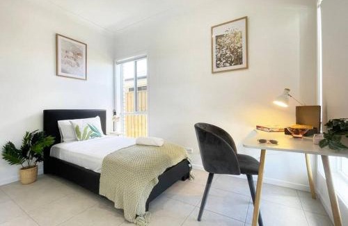 Redbank Plains Villa | New Utopia 4 Bedrooms House near Springfield