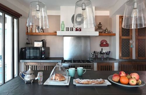 Chateauneuf-de-Gadagne Villa | New: Village House in a Mas
