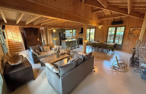 Piraillan Villa | New villa - 6 bedrooms (4 suites) sleeps 12 5 minutes from the beach