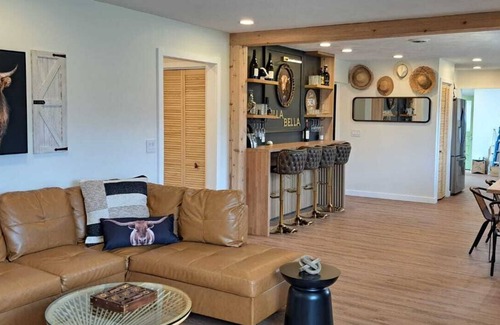 Hermann Other | NEW! Villa Bella Elegant Hermann Farmhouse with Wine Bar, Fire Pit &Trolley Ride