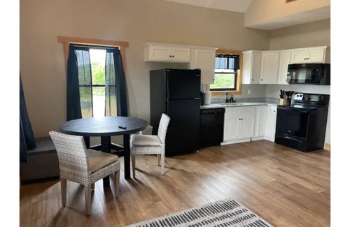 Harrodsburg Villa | New Villa On the Bourbon Trail with HOT TUB-1