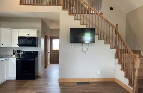Harrodsburg Villa | New Villa On the Bourbon Trail with HOT TUB-1