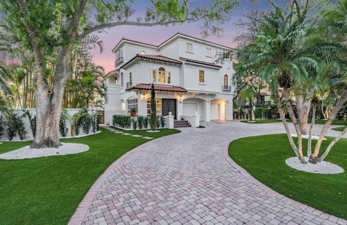 Palm Harbor House | NEW Waterfront 6 bedroom home with large pool and luxurious outdoor living area!