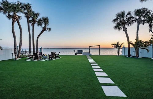 Palm Harbor House | NEW Waterfront 6 bedroom home with large pool and luxurious outdoor living area!