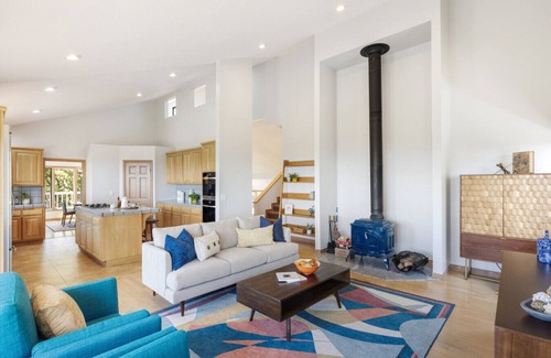 Redwood City House | NEW! Woodside Retreat: Gorgeous Views & Hot Tub