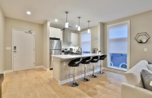 Over-the-Rhine Apartment | *New* XquisiteMidCenturyM0d~ Condo *OTR* w/Parking