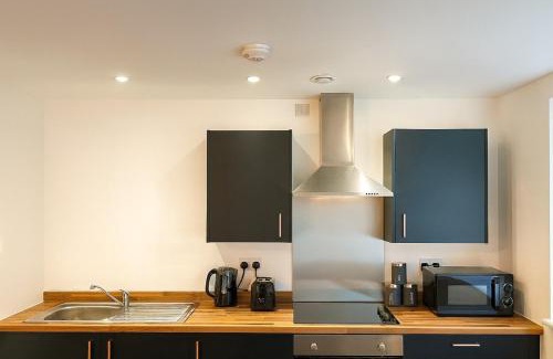 Bradford Apartment | New York Luxe & Free Onsite Parking