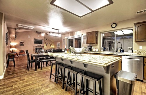 Oakhurst House | NEW! Yosemite Hills Family Retreat!