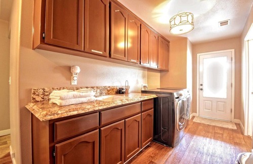 Oakhurst House | NEW! Yosemite Hills Family Retreat!