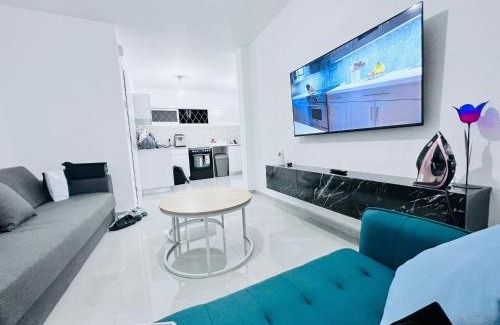 Bat Yam Apartment | New! Your home in Israel Luxury Suite
