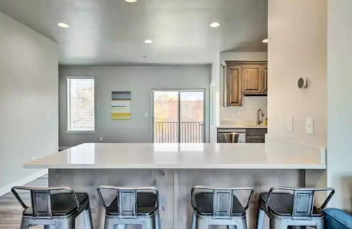 Layton House | Newer 3 bdr near Snowbasin, Hill AFB, Ogden, Pets