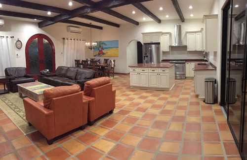 Opal House | Newer House With 4 Master Bedrooms And 5 Bath