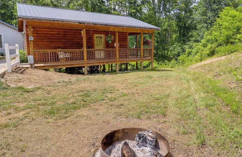 Linville Falls Cabin | Newland Cabin with Porch: Walk to Linville Falls!